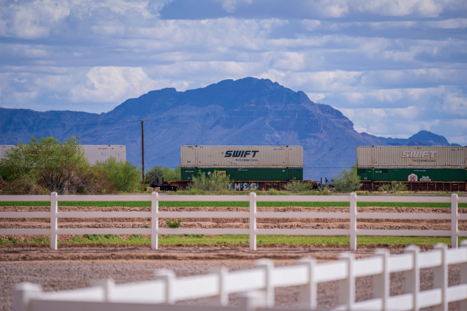 What's Going On With Canadian National Railway Co Stock Monday?