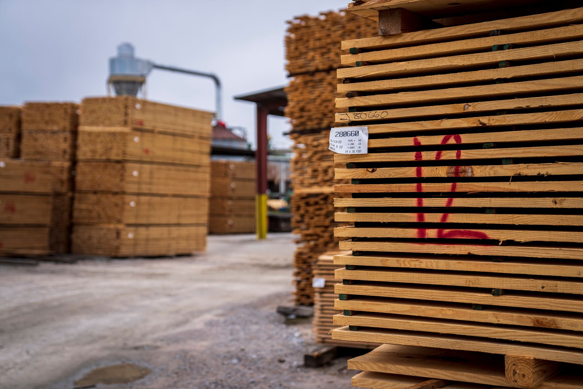 Why Canfor Corporation stock is tanking today