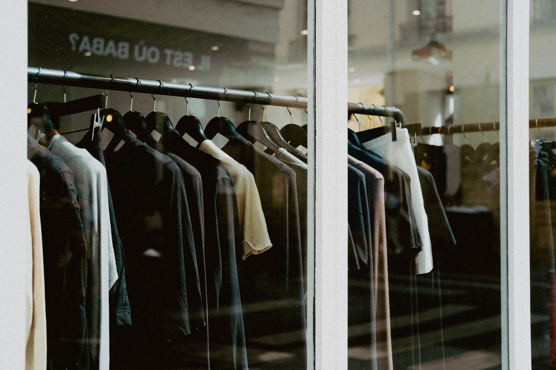 Aritzia Inc. (ATZ.TO) Slides 5% Amid Upcoming Earnings Anticipation