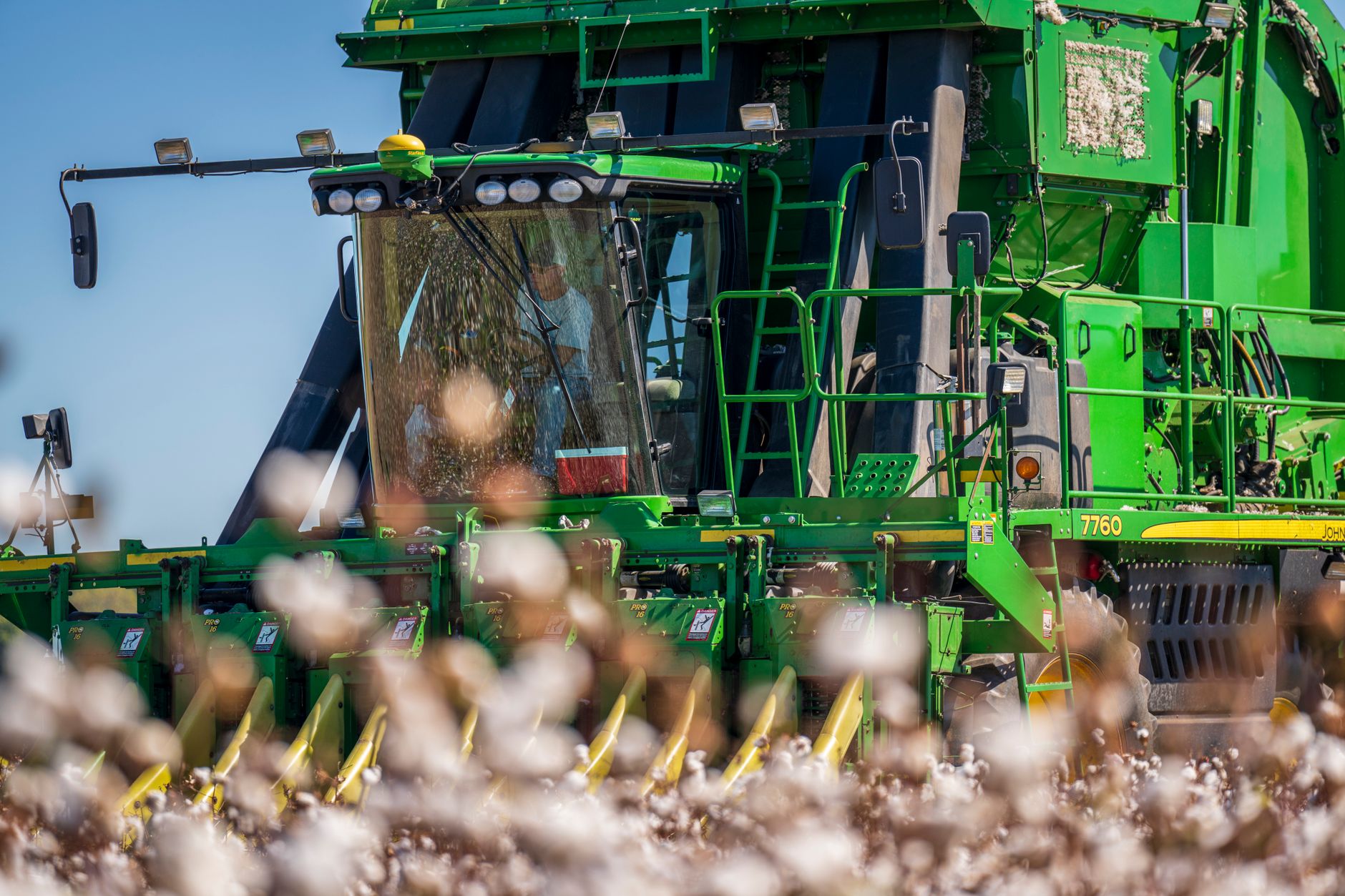 What's Going On With Ag Growth International Inc Stock Monday?