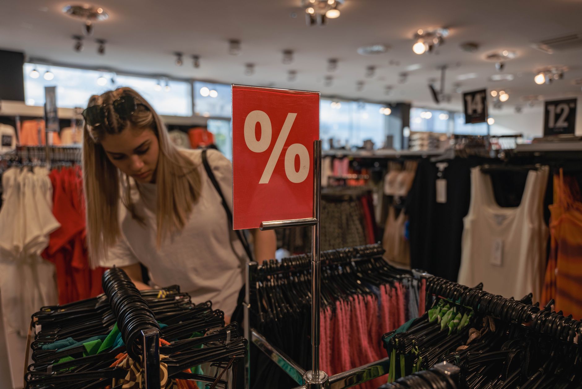 Why Dollarama Inc stock is gaining today
