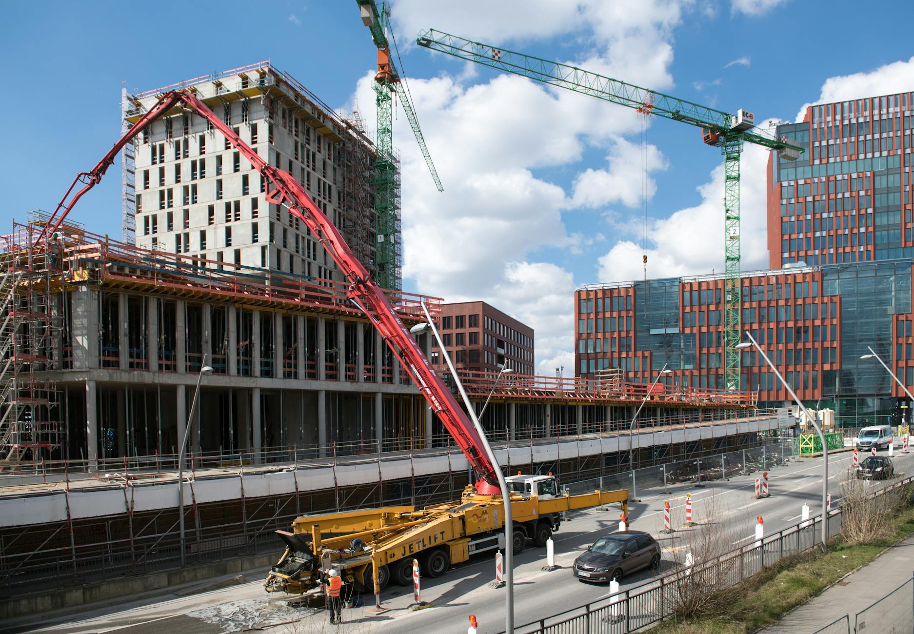 Bird Construction Reports 9% Revenue Growth Amid Record Backlog — What This Means for Canadian Investors