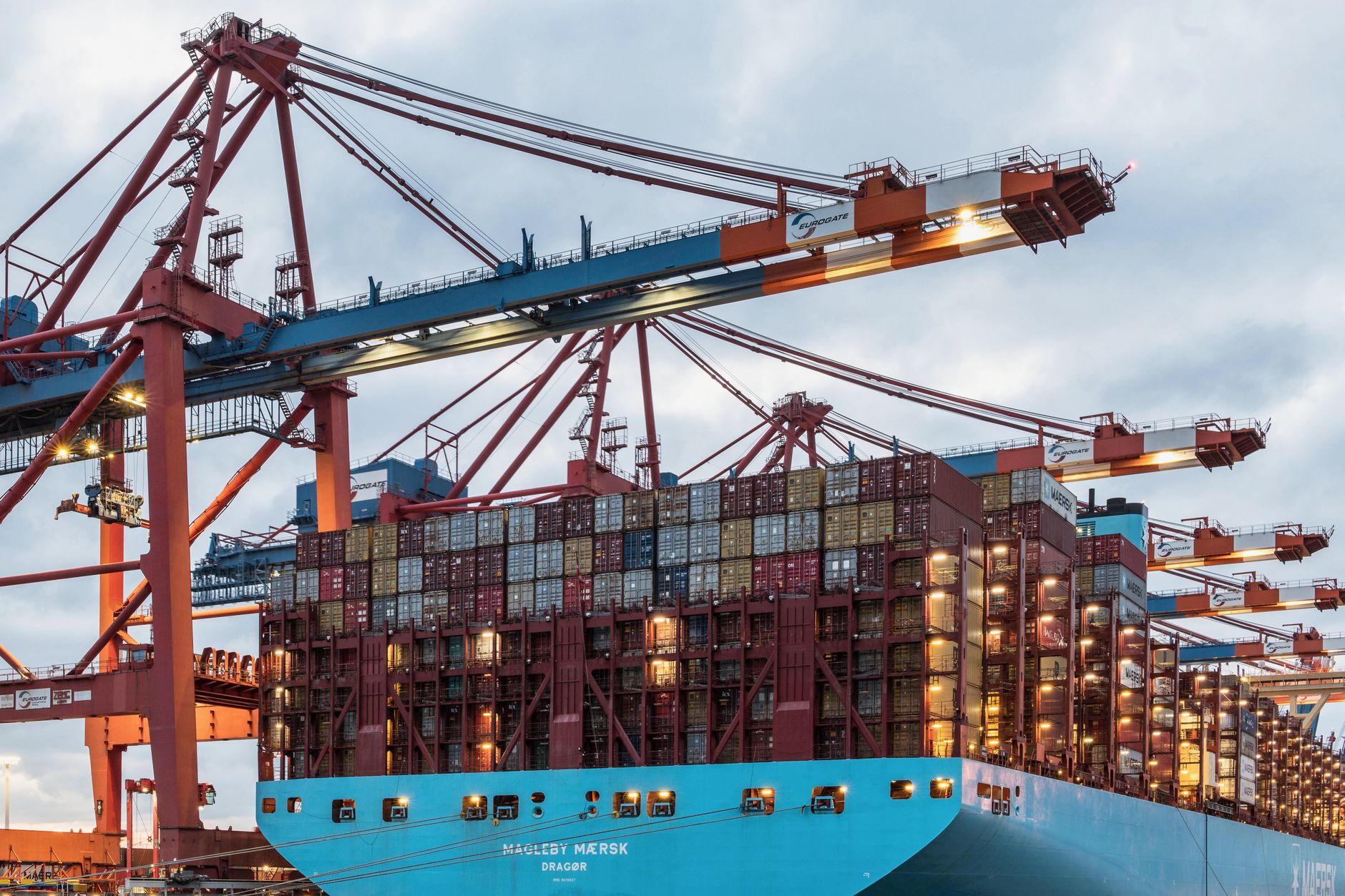 What's Going On With Westshore Terminals Investment Corp Stock Friday?