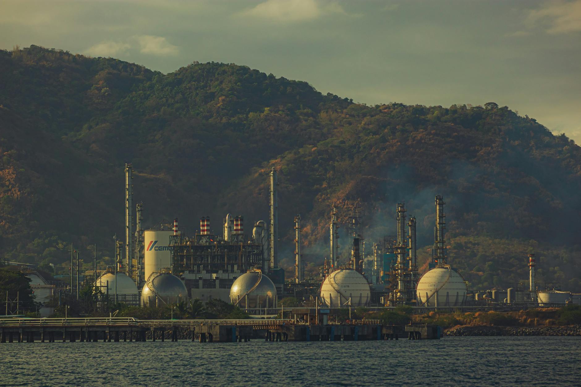 Athabasca Oil Corp. (ATH.TO) Slips 3% in Last Session — What’s Behind the Decline?