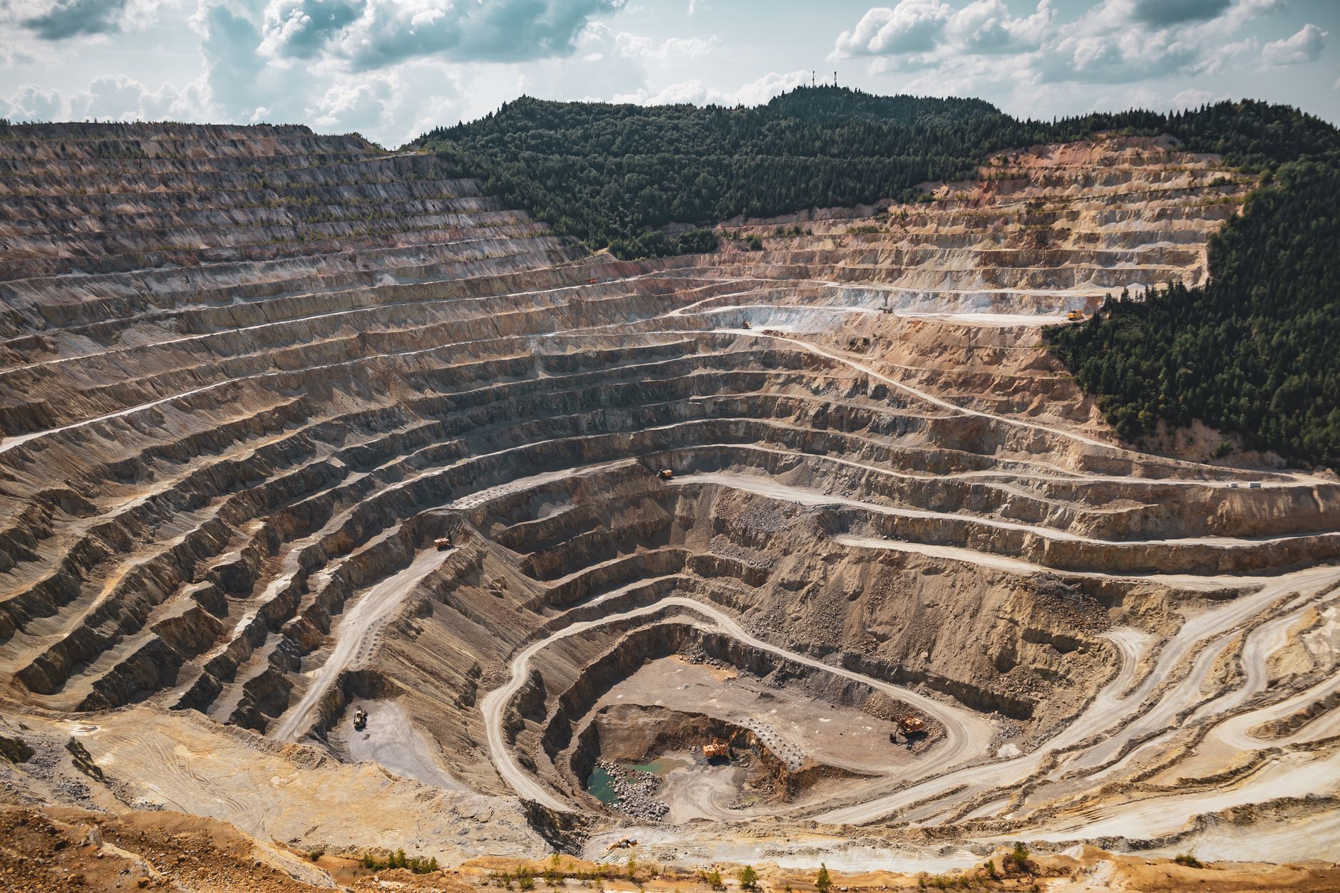 Seabridge Gold Inc. (SEA.TO) Takes a Hit: 1-Day Decline Amid Mixed News