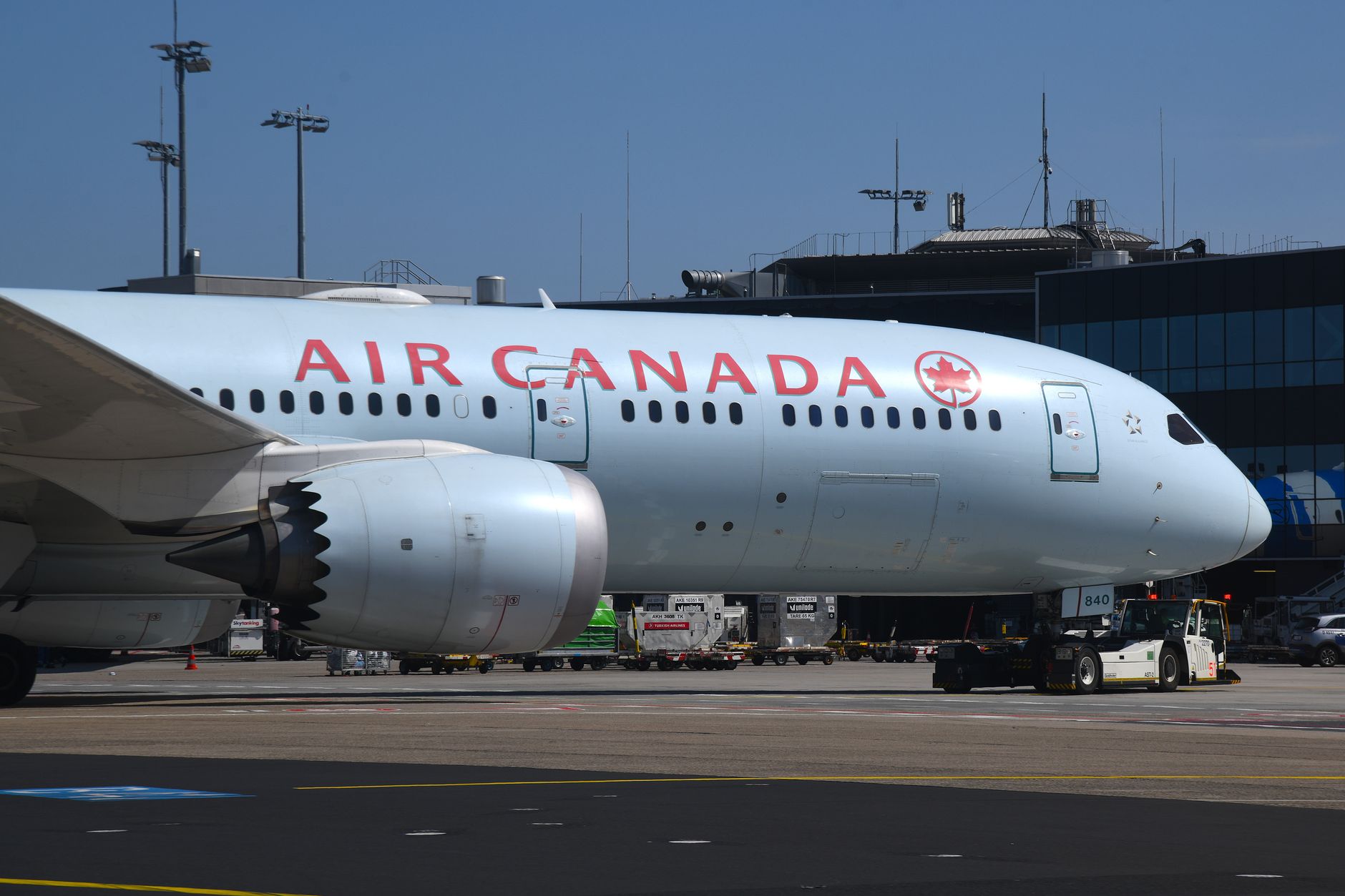 Air Canada Soars 3.5% After Tentative Labor Agreement — What It Means for Investors