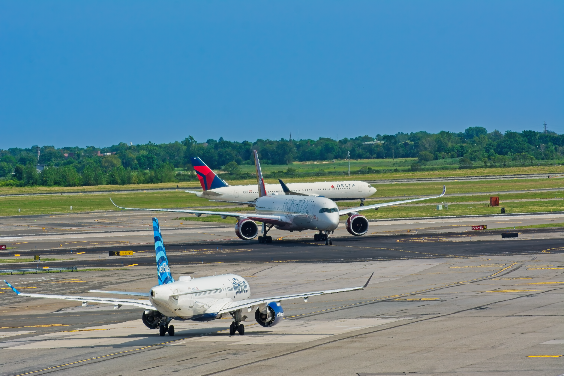 What's Going On With Air Canada Stock Monday?