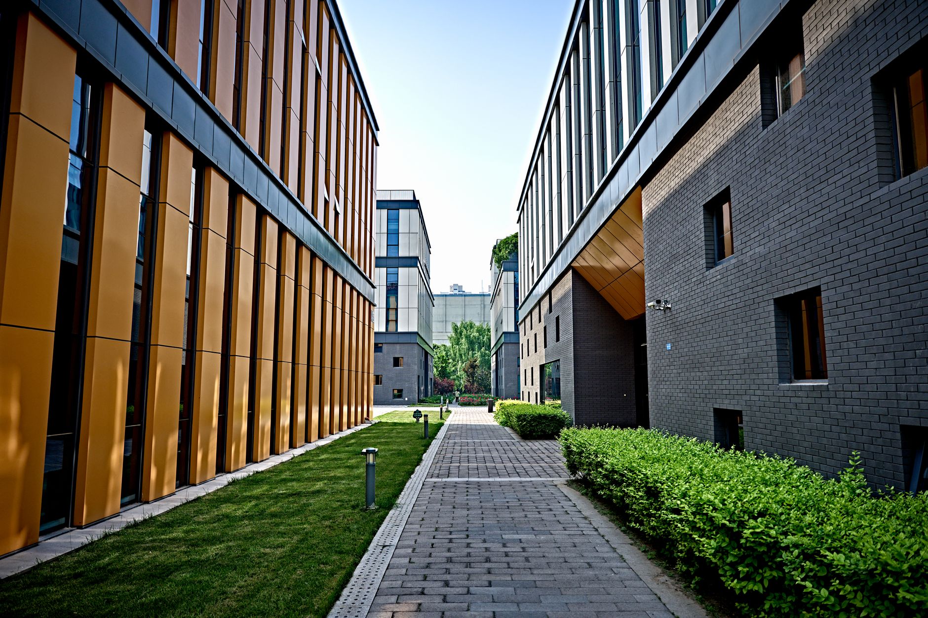 SmartCentres Unveils 2025 ESG Report, Achieves Sector Leader Status