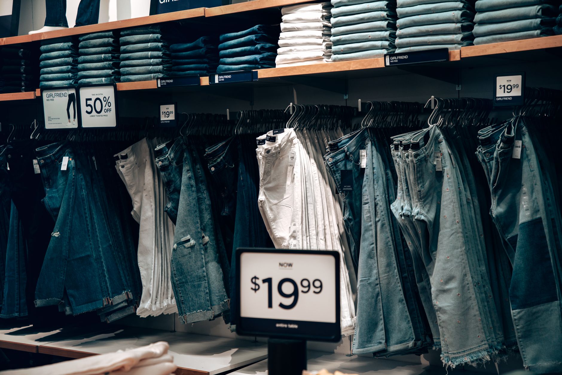 Gildan Activewear Inc. (GIL.TO) Climbs 3% After Strong Revenue Report