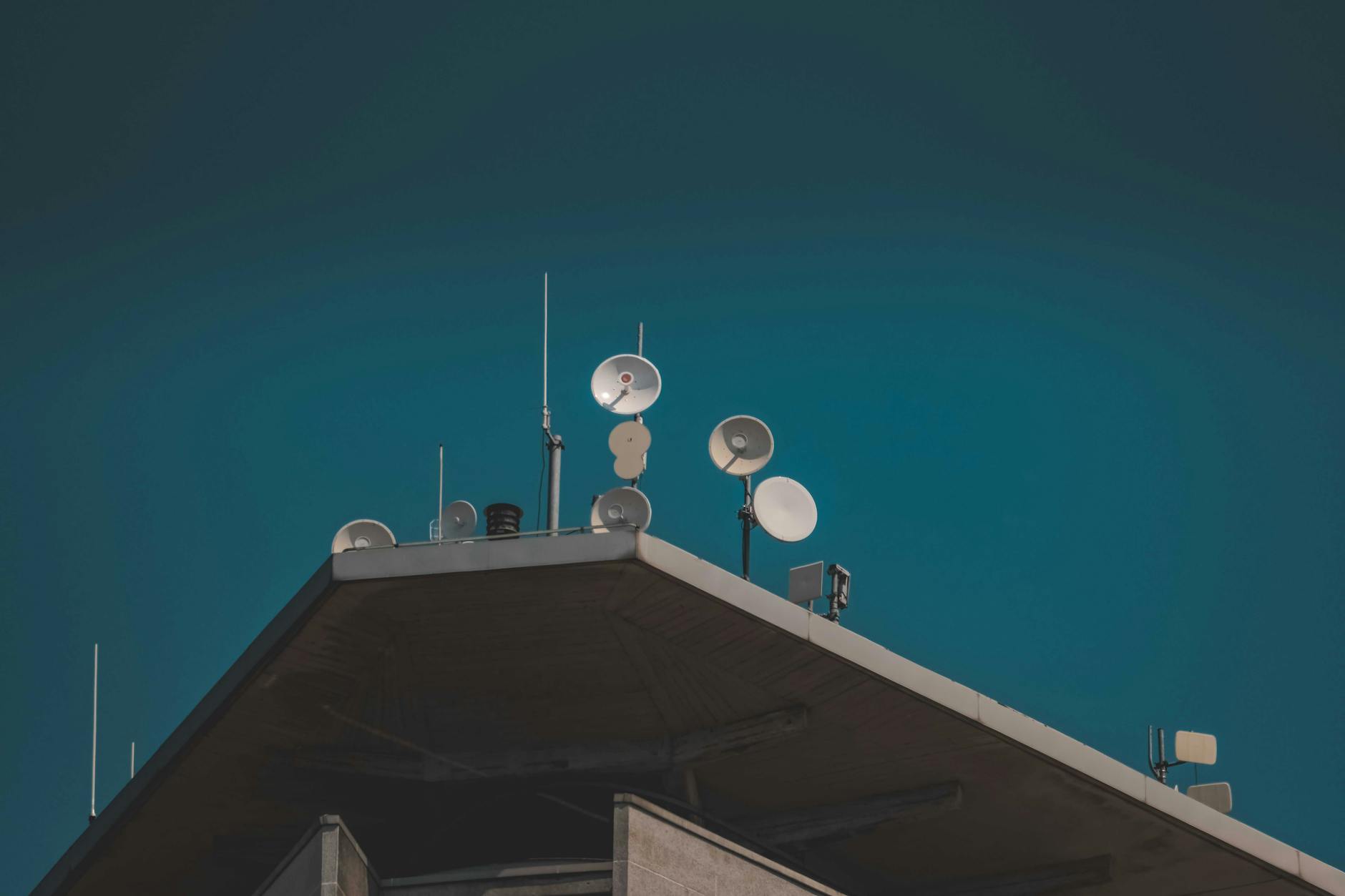 Why Telesat Corp stock is plummeting today