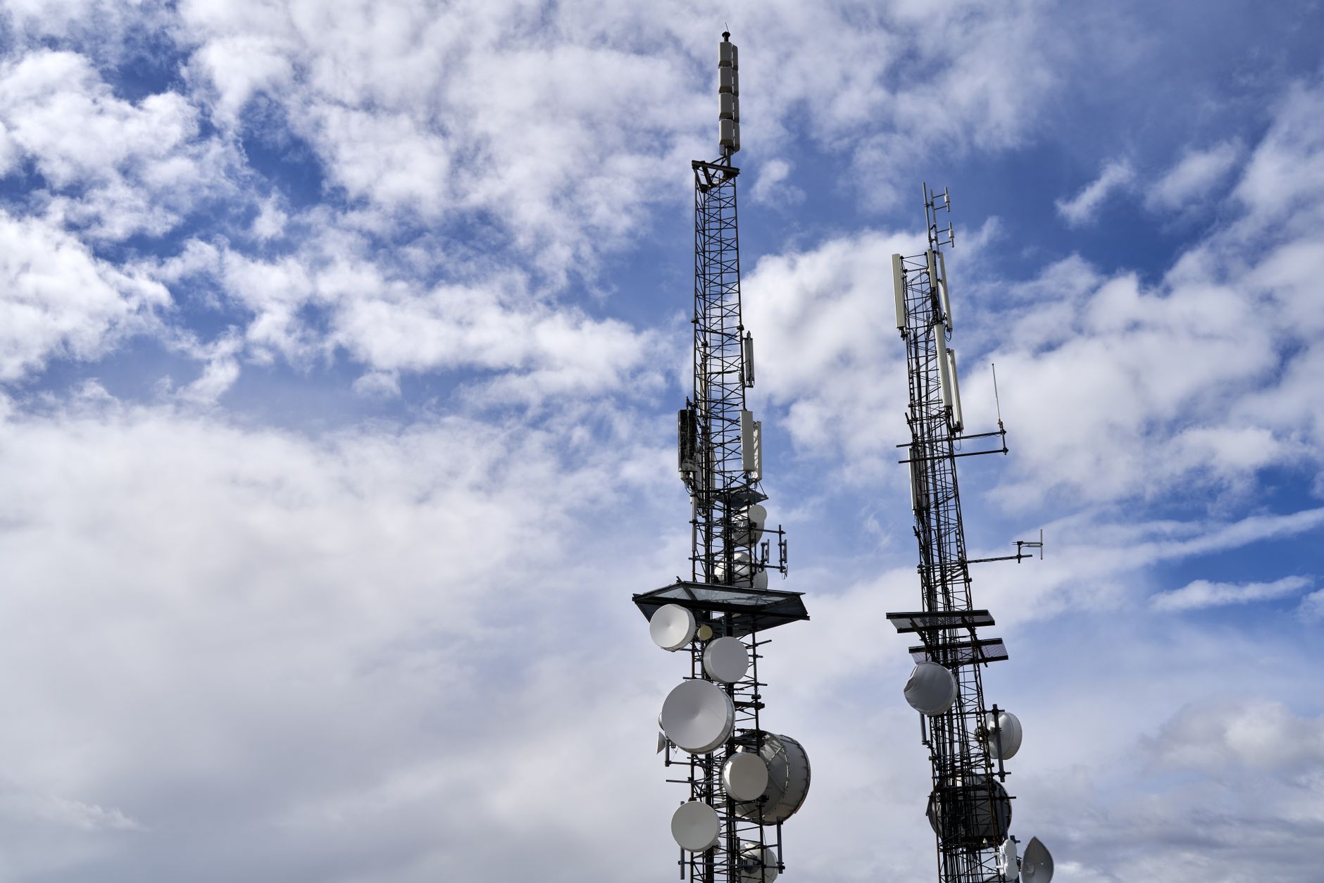 Why Telesat Corp stock is sliding today